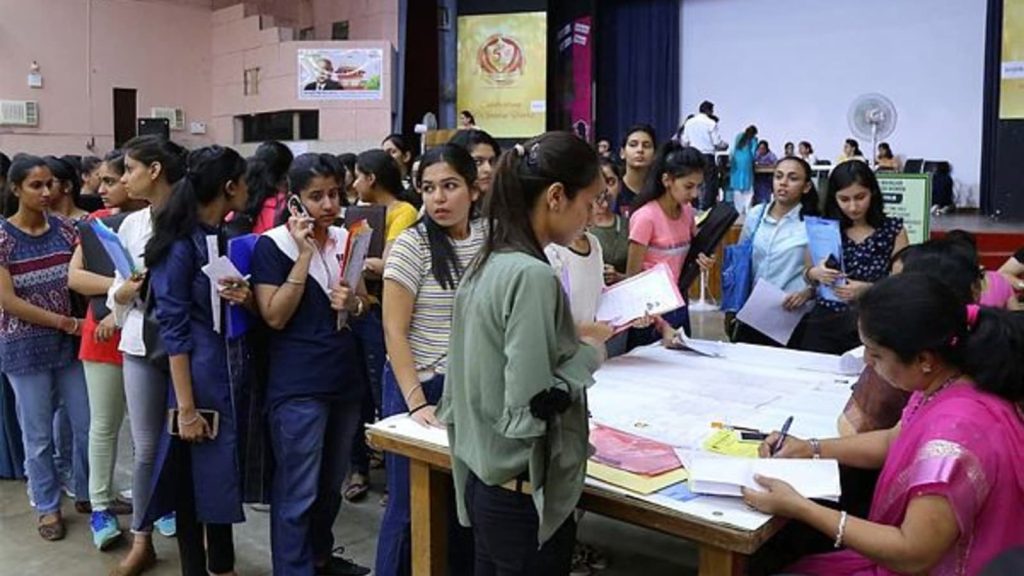 BSEB has asked the heads of all +2 level recognised educational institutions to download the admit cards of candidates appearing for the practical subject examinations using the ID and password