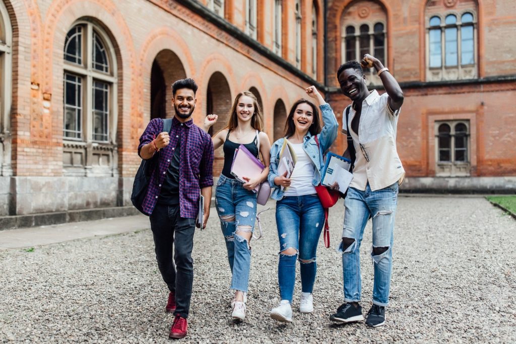 Banking Features Designed For College Students Banking Features Designed For College Students