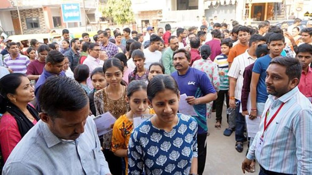 Income tax recruitment