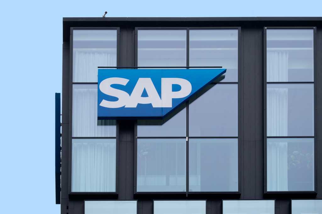 SAP lanza un (breve) salvavidas a algunos usuarios del Compatibility Pack logo SAP SE enterprise software development, German multinational software company, International Business Expansion, sustainable development in Technology, Frankfurt, Germany - February 08, 2024