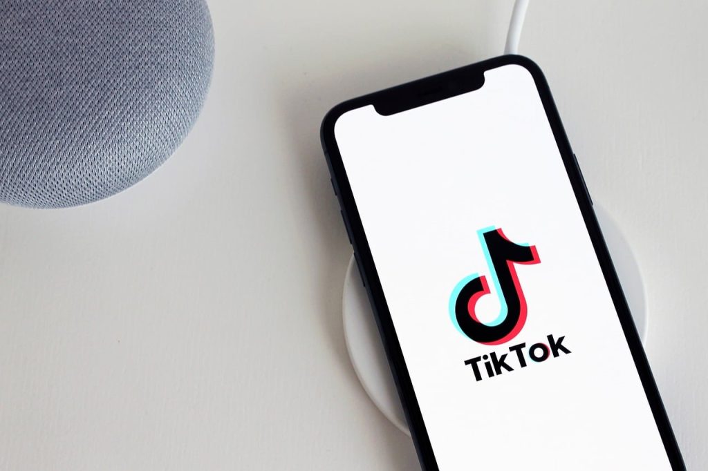 Managed TikTok Growth vs Automated Tools: What’s The Difference?