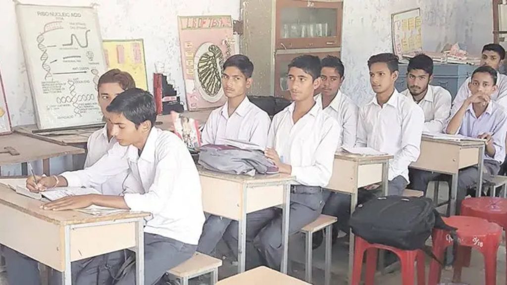 151 Himachal govt schools to switch to CBSE; tablets and teacher recruitment announced | Education News An official spokesperson said that this initiative will promote healthy competition between schools affiliated with the Himachal Pradesh Board of School Education and those under CBSE.