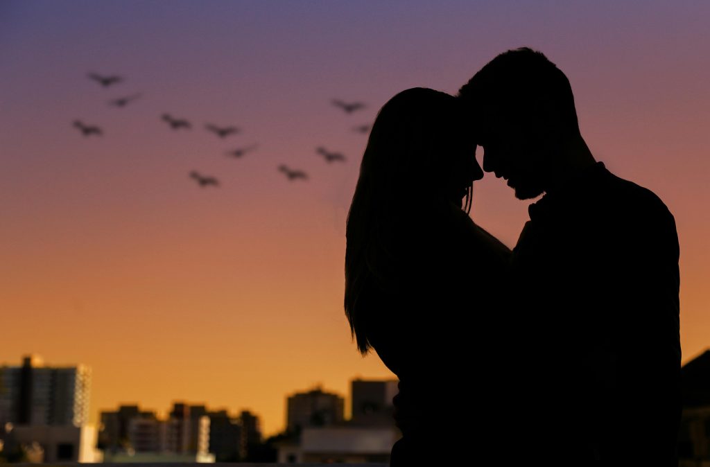 How Expats Can Handle Love And Long-Distance Relationships