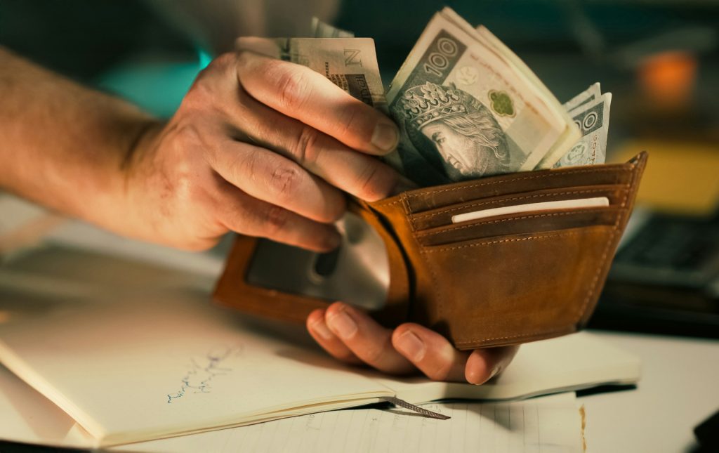 6 Ways Expats Can Curb Impulse Spending Fast 6 Ways Expats Can Curb Impulse Spending Fast